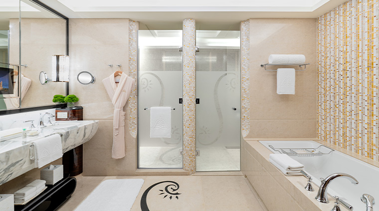galaxy hotel Royal Suite Bathroom 2023