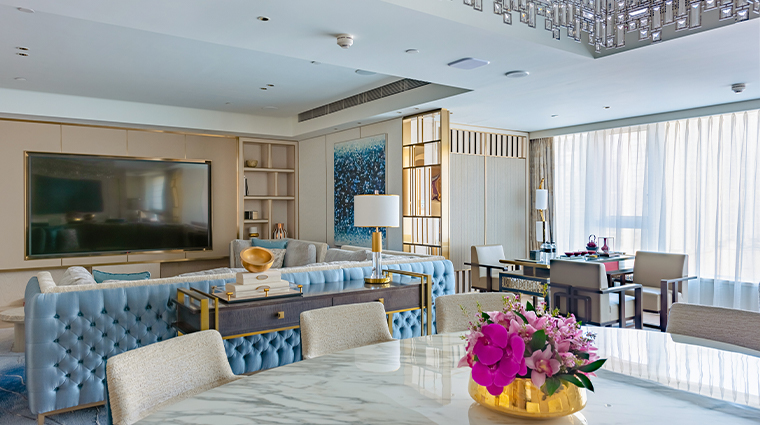 grand suites at four seasons hotel macao cotai strip dynasty uite living room