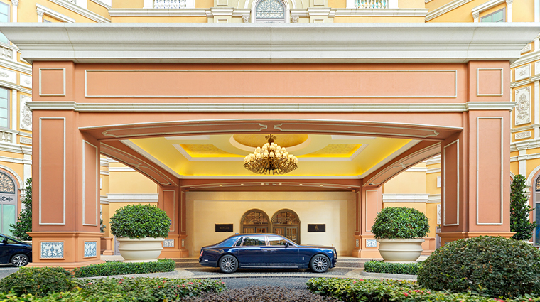 grand suites at four seasons hotel macao cotai strip entrance