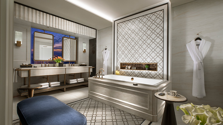 the londoner macao windsor suite bathroom