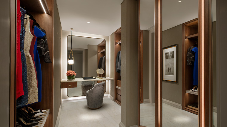 the londoner macao windsor suite wardrobe